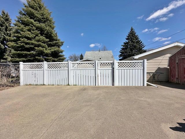 1332 Main Street S, Minot, ND 58701