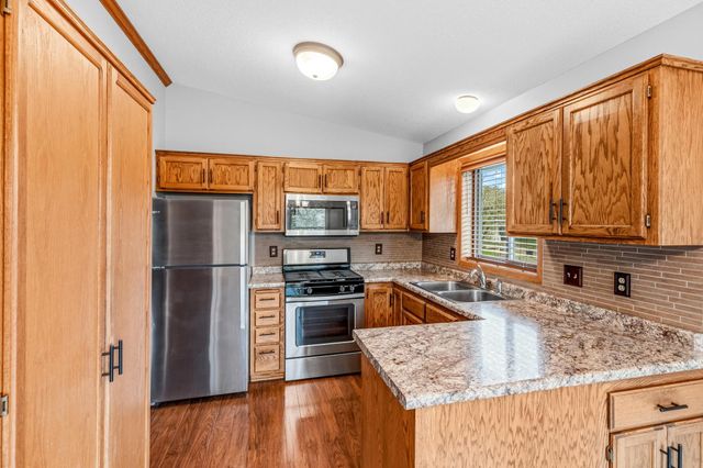 6525 Lancaster Lane N, Maple Grove, MN 55369
