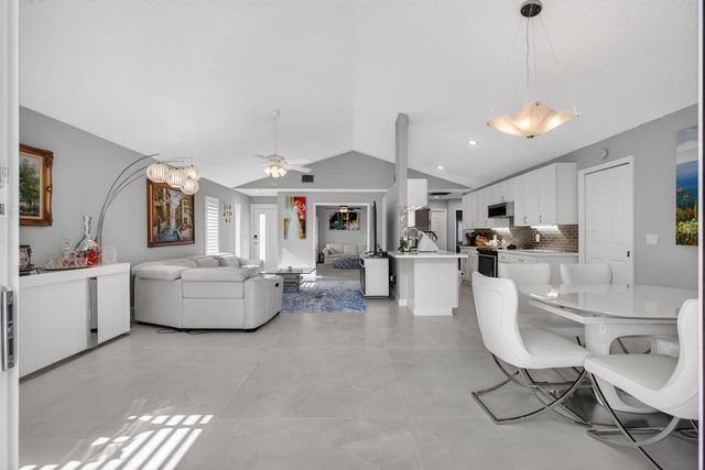 7198 SE Quincy Terrace, Hobe Sound, FL 33455