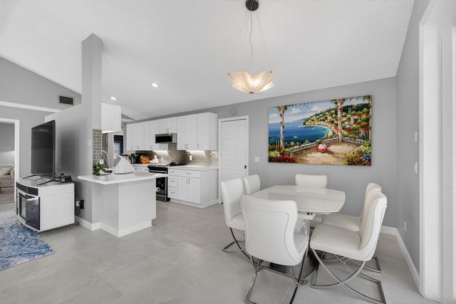 7198 SE Quincy Terrace, Hobe Sound, FL 33455