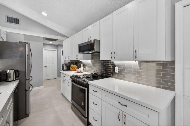 7198 SE Quincy Terrace, Hobe Sound, FL 33455