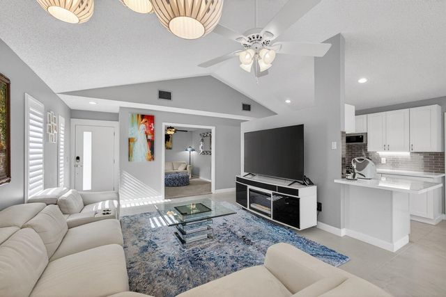 7198 SE Quincy Terrace, Hobe Sound, FL 33455