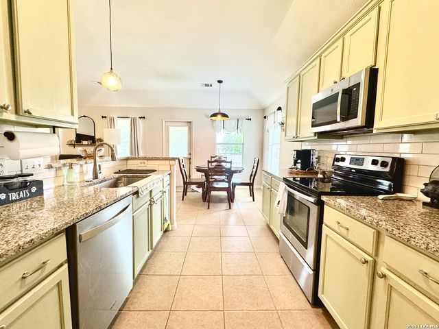 1106 Seven Iron, San Antonio, TX 78221
