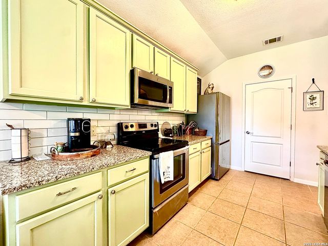 1106 Seven Iron, San Antonio, TX 78221