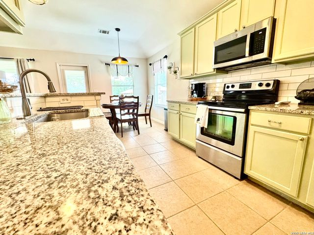 1106 Seven Iron, San Antonio, TX 78221