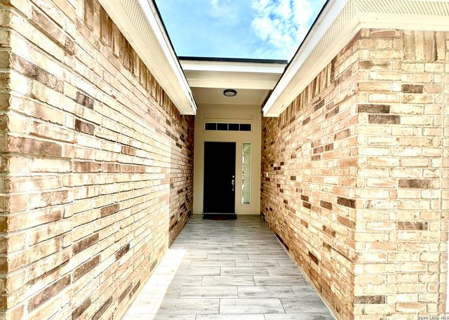 1106 Seven Iron, San Antonio, TX 78221