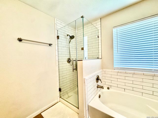 1106 Seven Iron, San Antonio, TX 78221