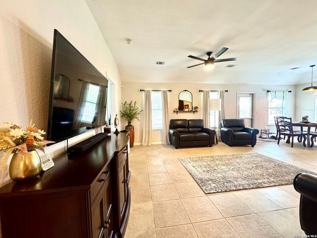 1106 Seven Iron, San Antonio, TX 78221