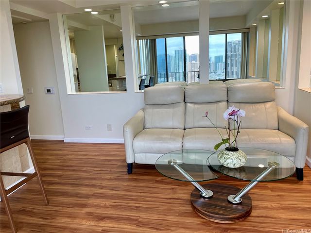 225 Queen Street 26D, Honolulu, HI 96813