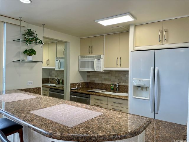 225 Queen Street 26D, Honolulu, HI 96813