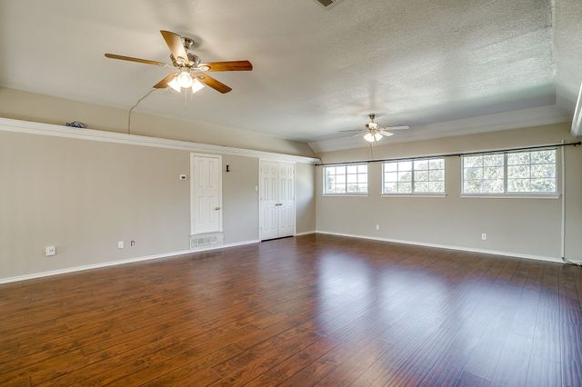 2212 Summit Drive, Burleson, TX 76028