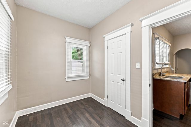 2942 MacPherson Avenue, Indianapolis, IN 46205