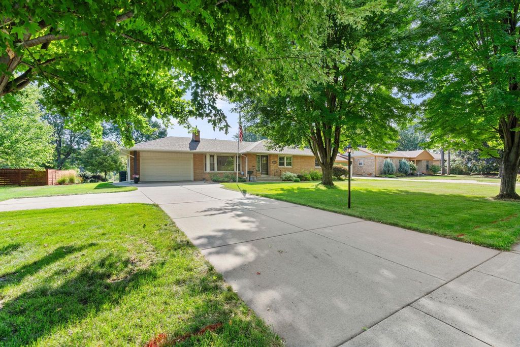 2823 Silver Lake Road NE, Saint Anthony, MN 55418 — photo 2
