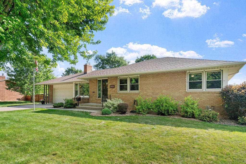 2823 Silver Lake Road NE, Saint Anthony, MN 55418 — photo 3