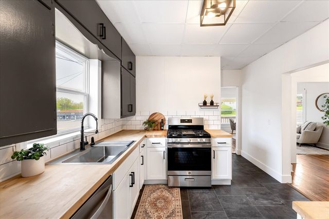 22 Ann Street, Grand Rapids, MI 49505