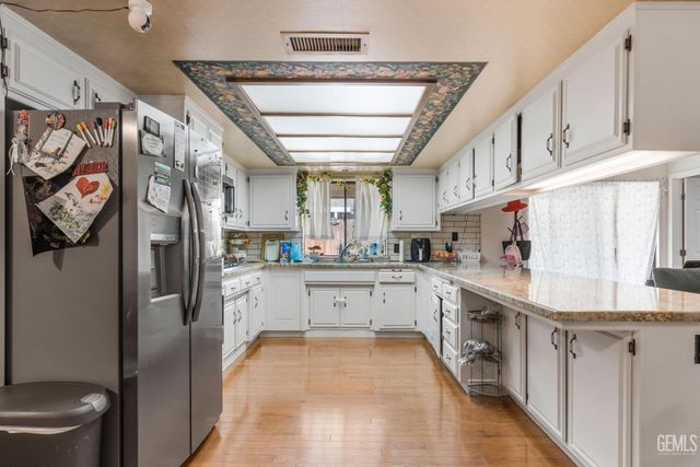 6918 Crestwood Street, Bakersfield, CA 93308