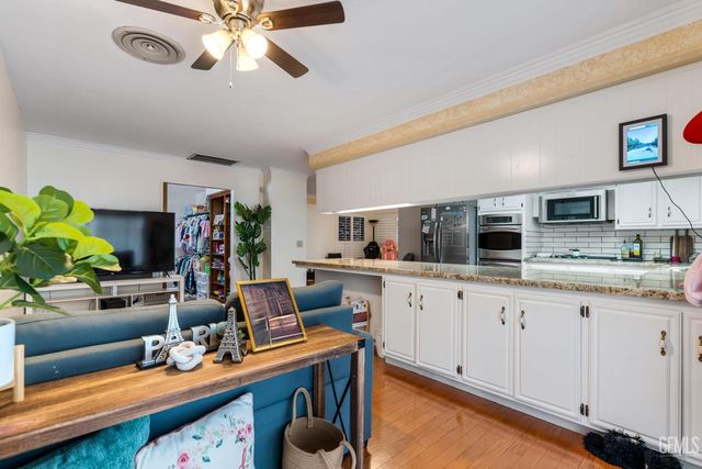 6918 Crestwood Street, Bakersfield, CA 93308