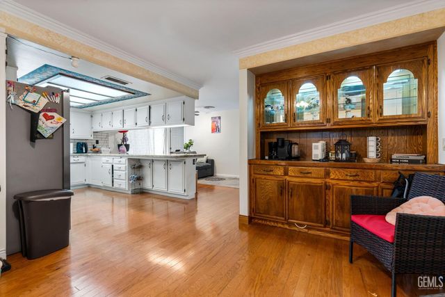 6918 Crestwood Street, Bakersfield, CA 93308