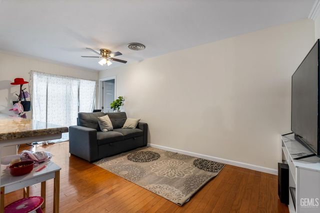 6918 Crestwood Street, Bakersfield, CA 93308