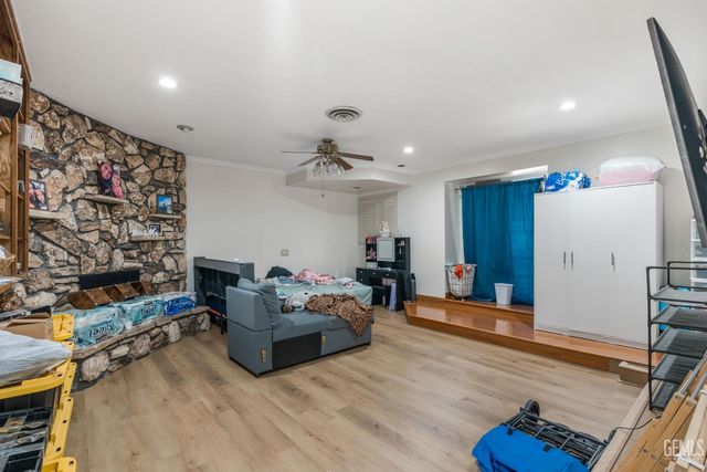 6918 Crestwood Street, Bakersfield, CA 93308