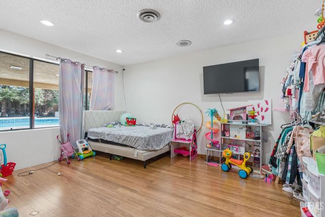 6918 Crestwood Street, Bakersfield, CA 93308