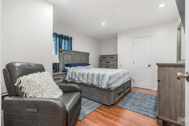 6918 Crestwood Street, Bakersfield, CA 93308