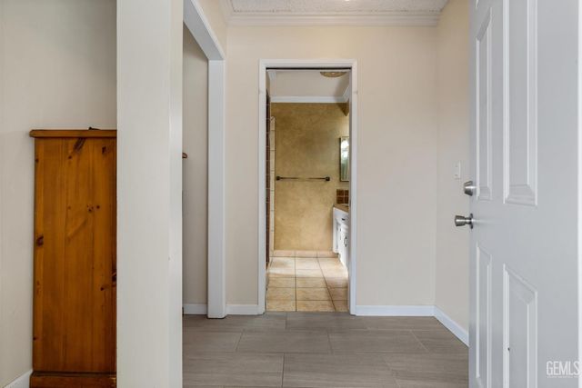 6918 Crestwood Street, Bakersfield, CA 93308