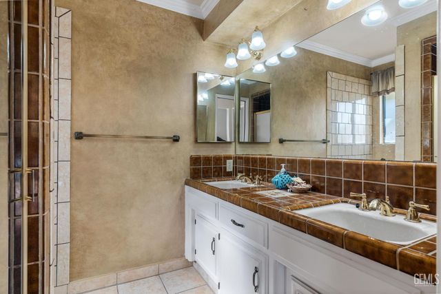 6918 Crestwood Street, Bakersfield, CA 93308