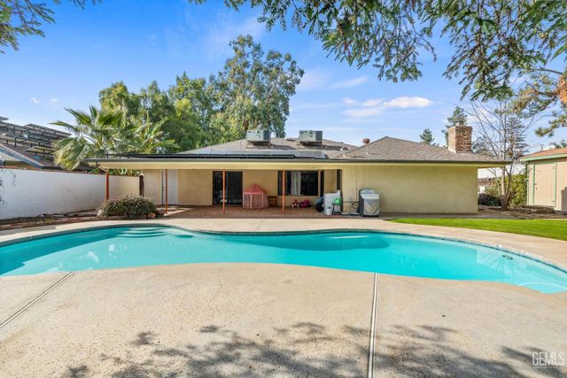 6918 Crestwood Street, Bakersfield, CA 93308