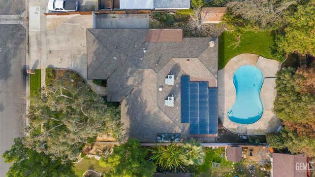 6918 Crestwood Street, Bakersfield, CA 93308