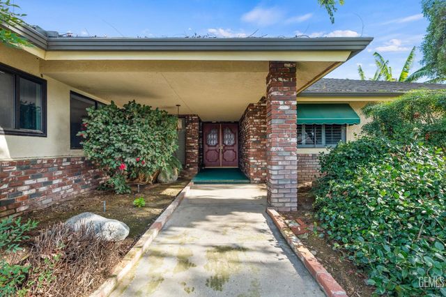 6918 Crestwood Street, Bakersfield, CA 93308