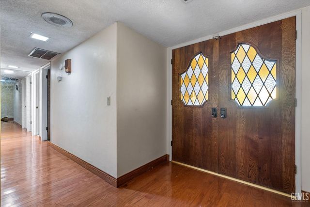 6918 Crestwood Street, Bakersfield, CA 93308