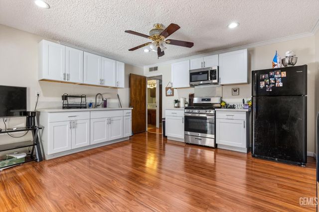 6918 Crestwood Street, Bakersfield, CA 93308