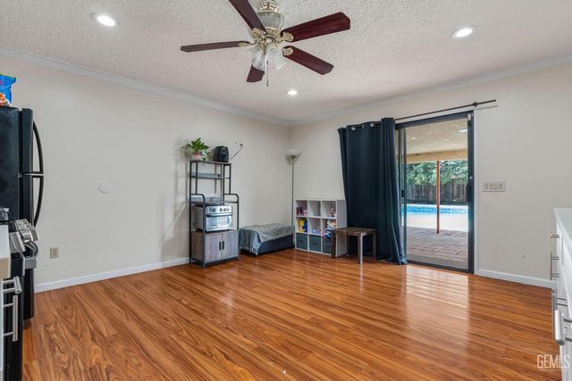 6918 Crestwood Street, Bakersfield, CA 93308