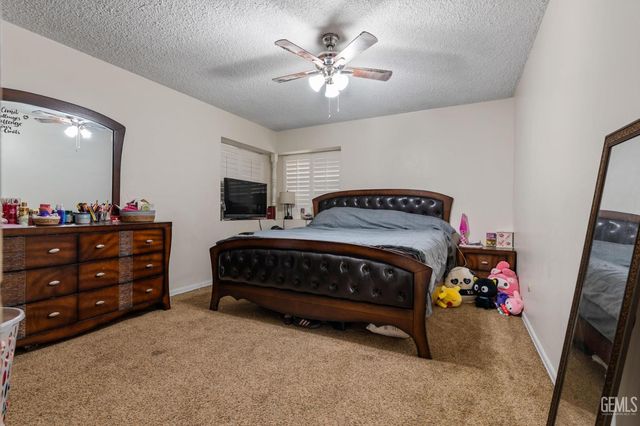 6918 Crestwood Street, Bakersfield, CA 93308