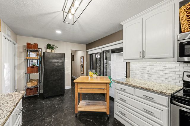 1613 Sara Lane, Richardson, TX 75081
