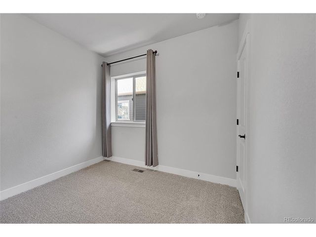 10539 E 25th Dr, Aurora, CO 80010