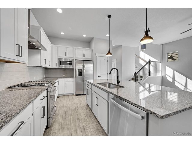 10539 E 25th Dr, Aurora, CO 80010