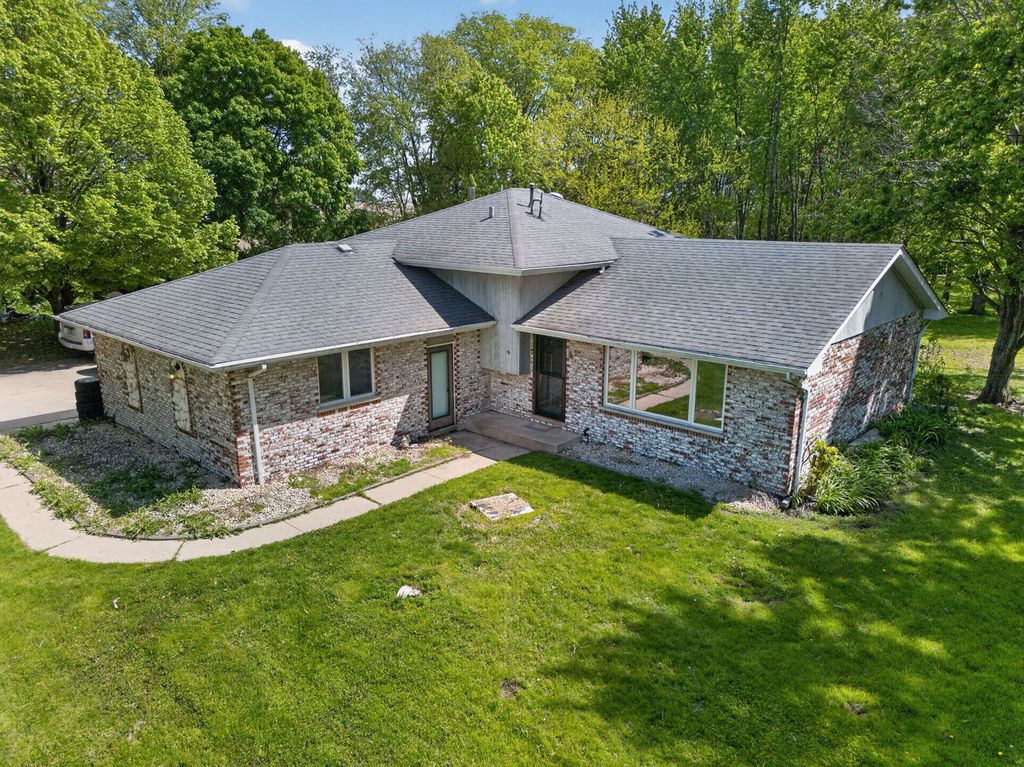 28325 S Elevator Road, Manhattan, IL 60442