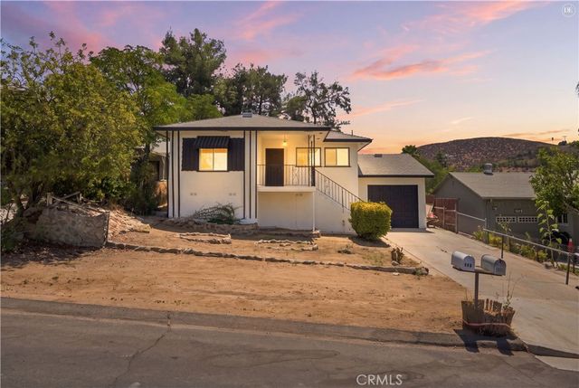 406 Lookout, Lake Elsinore, CA 92530