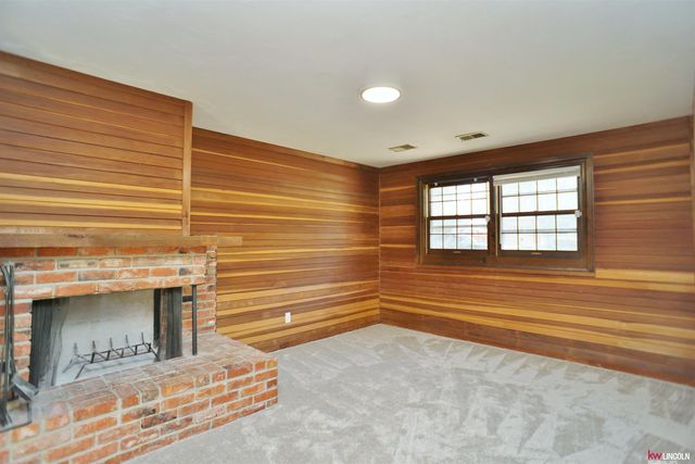 2521 County Down Court, Lincoln, NE 68512