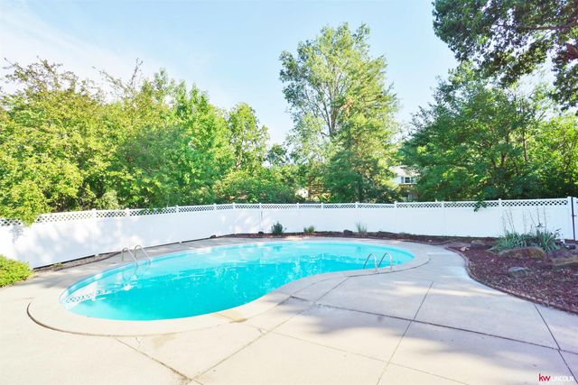 2521 County Down Court, Lincoln, NE 68512