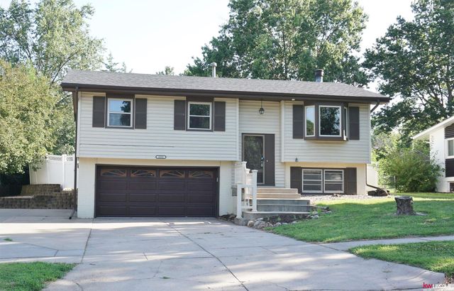 2521 County Down Court, Lincoln, NE 68512