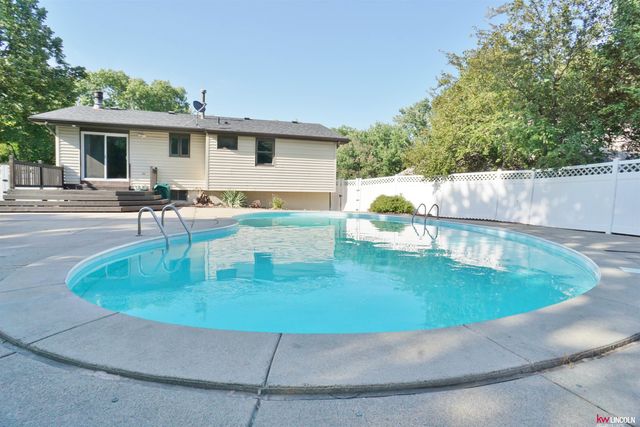 2521 County Down Court, Lincoln, NE 68512