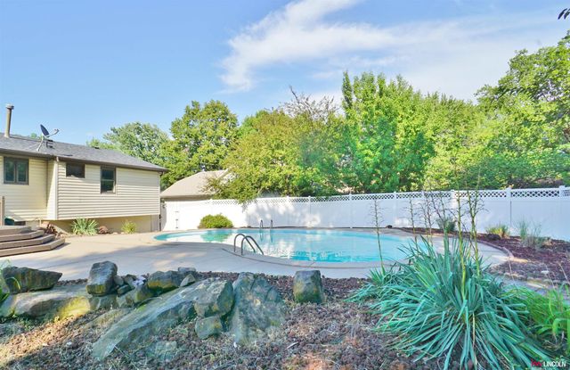 2521 County Down Court, Lincoln, NE 68512