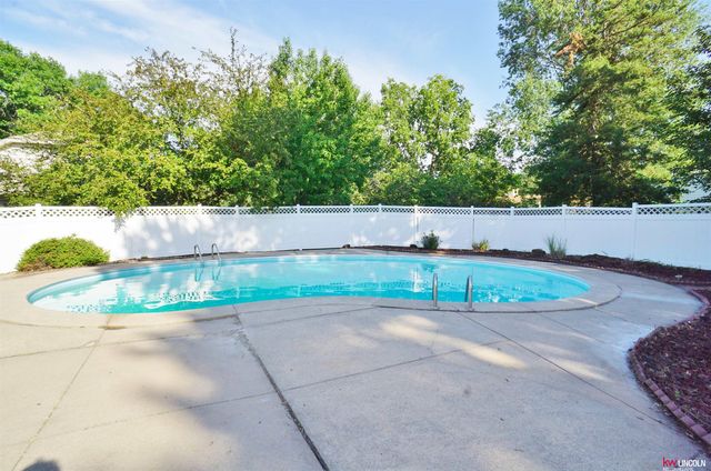 2521 County Down Court, Lincoln, NE 68512