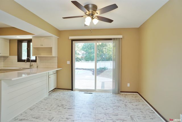 2521 County Down Court, Lincoln, NE 68512