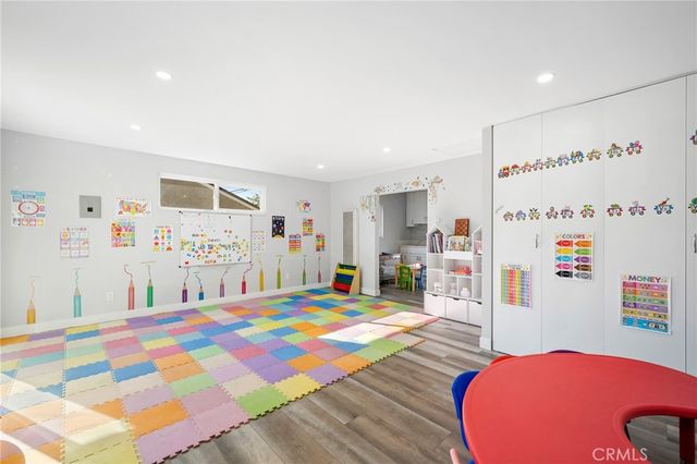 505 Cambridge Drive, Burbank, CA 91504