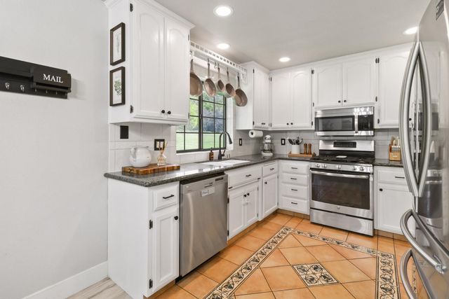 2767 Shilo Dr, Placerville, CA 95667