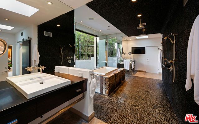 9240 Swallow Drive, Los Angeles, CA 90069